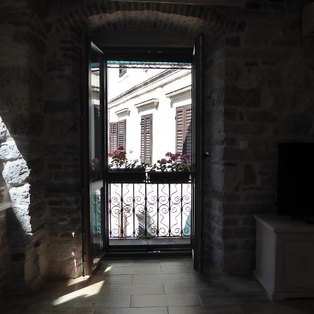 Apartaments Charlie Chaplin Kotor Bagian luar foto