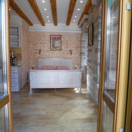 Apartaments Charlie Chaplin Kotor Bagian luar foto