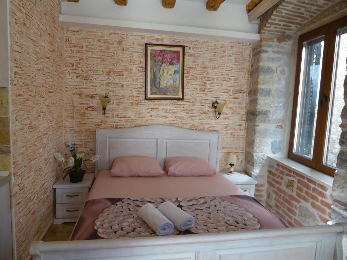 Apartaments Charlie Chaplin Kotor Bagian luar foto