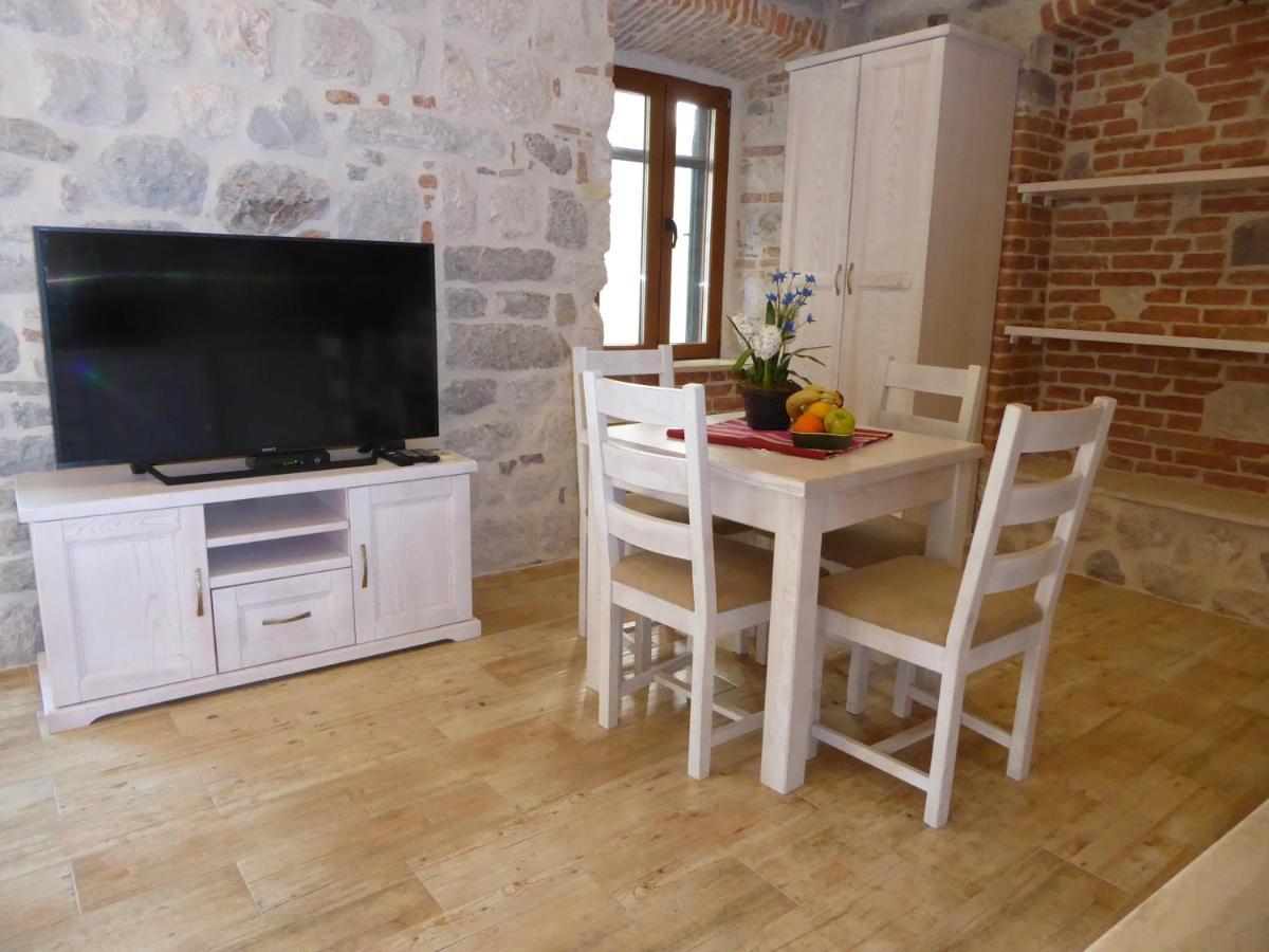Apartaments Charlie Chaplin Kotor Bagian luar foto