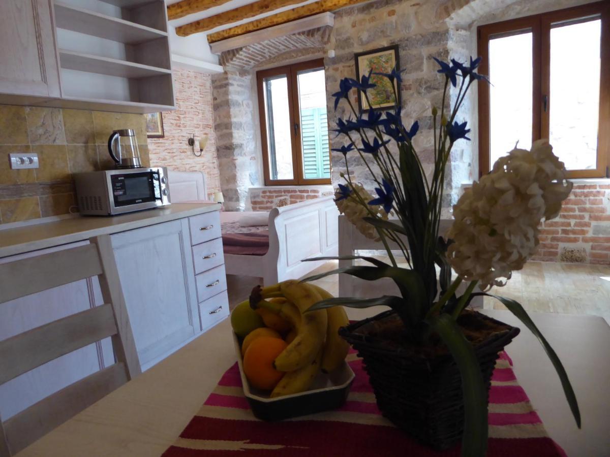 Apartaments Charlie Chaplin Kotor Bagian luar foto