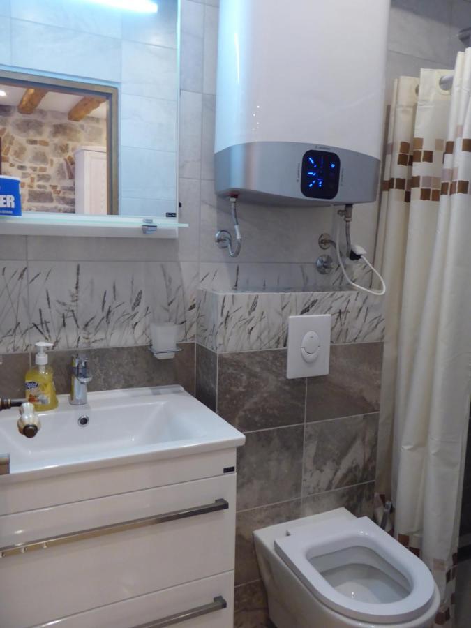 Apartaments Charlie Chaplin Kotor Bagian luar foto